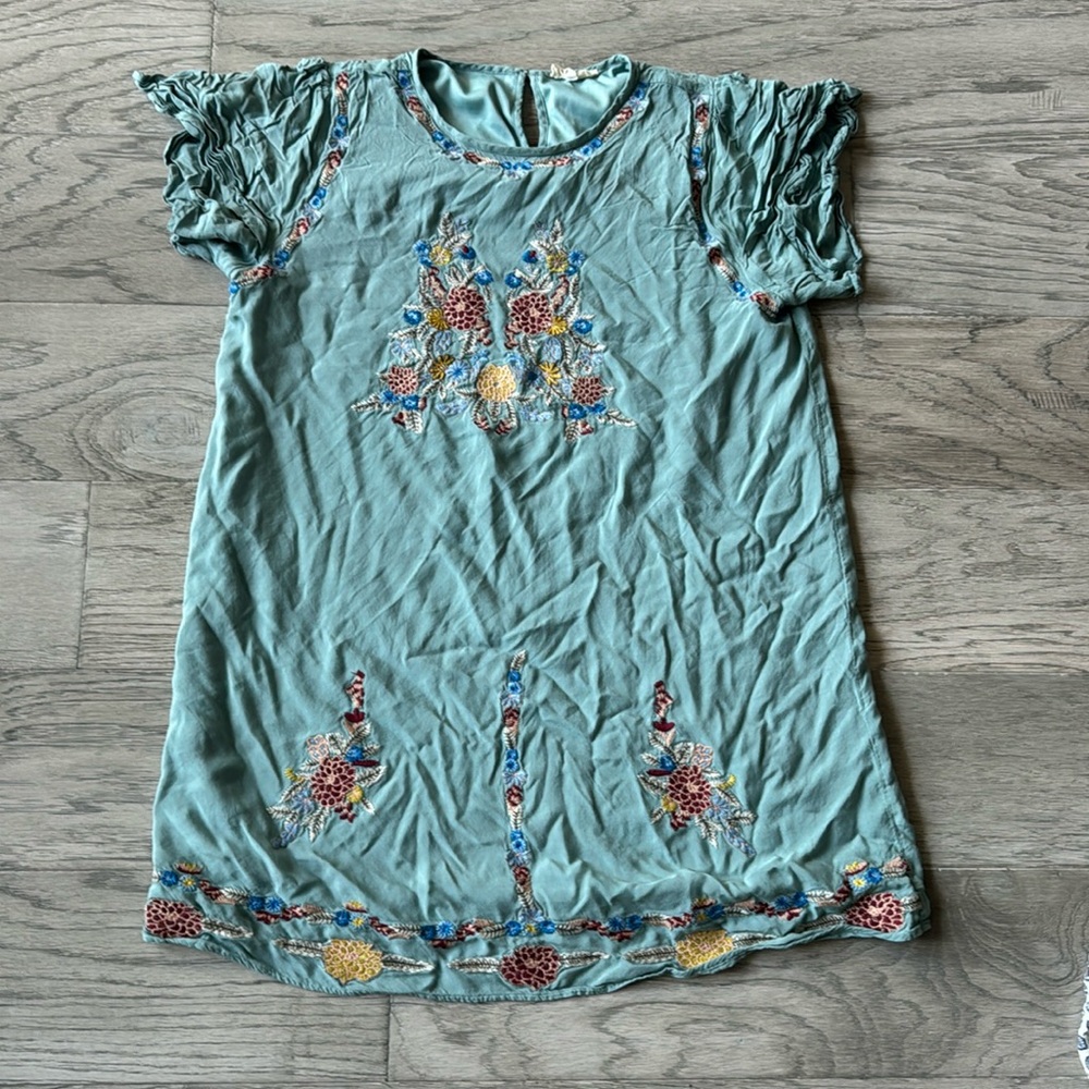 Entro dress with design